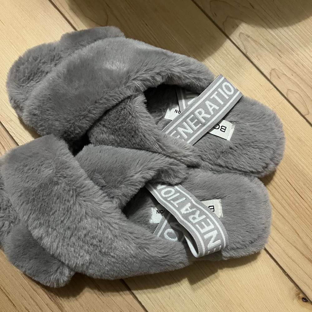 Bcbg slippers